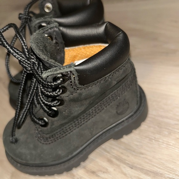 Timberland Black High-Top Boots with Sturdy Sole - Picture 1 of 7